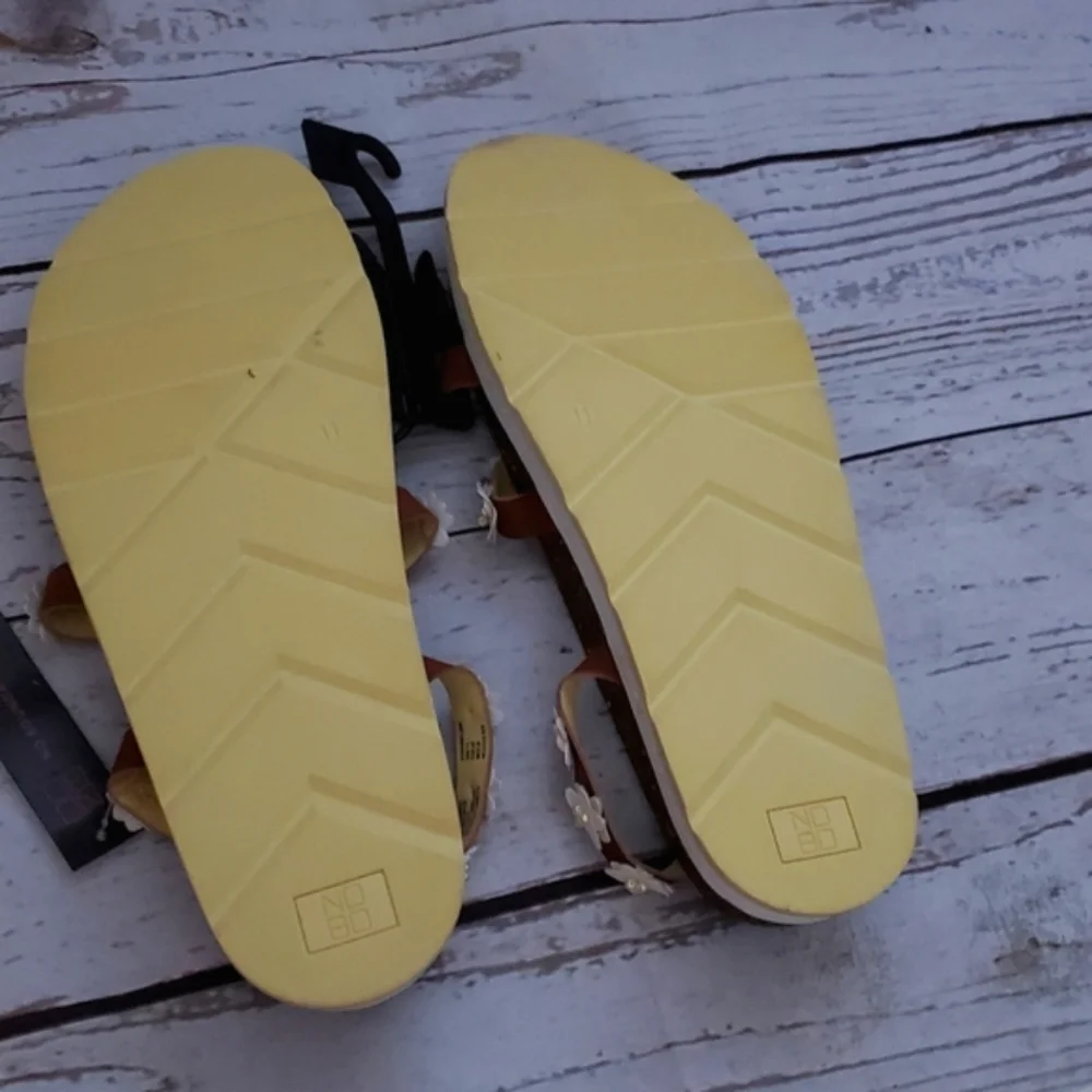 No Boundaries women's comfort foot bed sandals flowers, faux pearls yellow 11